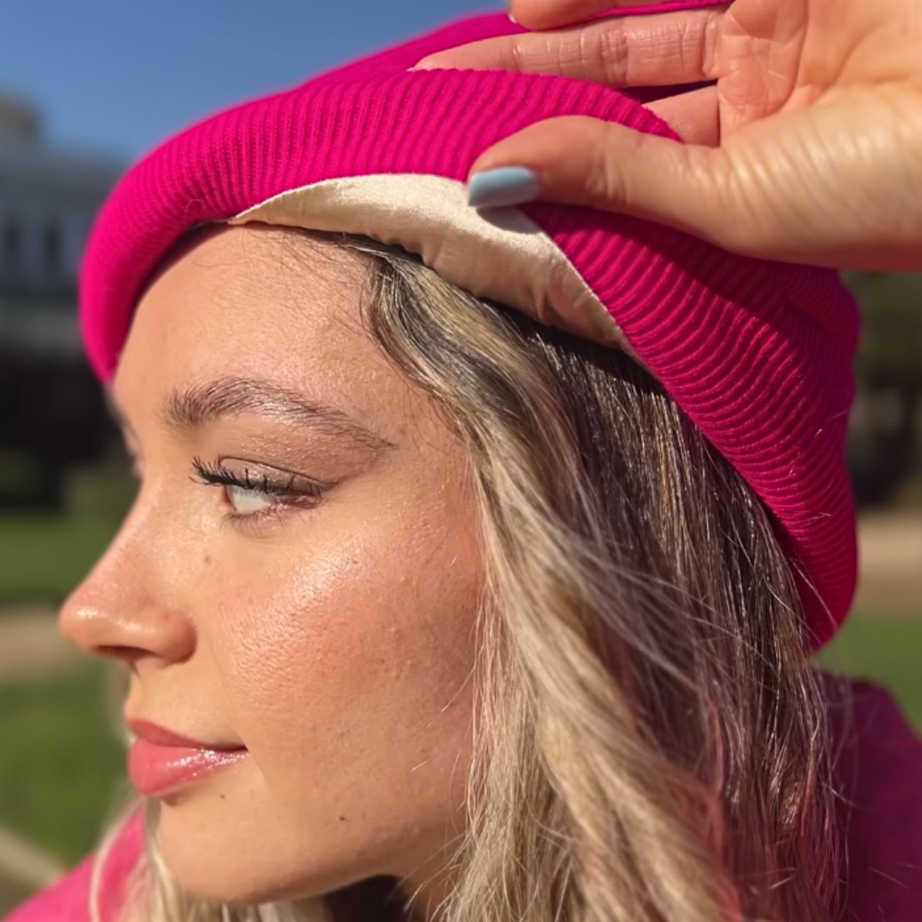 Gorro beanie con forro de satín, fucsia - Curlycosas