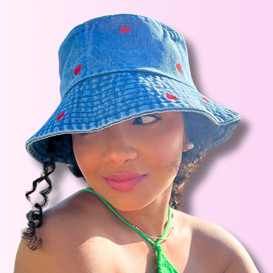 Gorro bucket corazones - Curlycosas