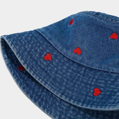 Gorro bucket corazones - COMERCIALIZADORA DE ACCESORIOS Y PRODUCTOS DE BELLEZA SPA
