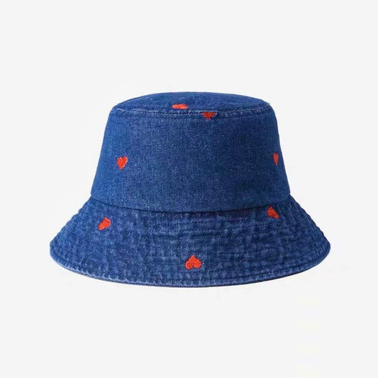 Gorro bucket corazones - COMERCIALIZADORA DE ACCESORIOS Y PRODUCTOS DE BELLEZA SPA