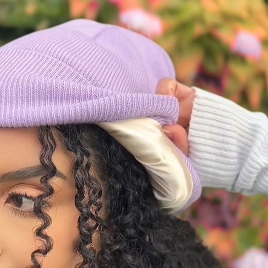 Pack x2 gorro beanie con forro de satín lila/beige - Curlycosas
