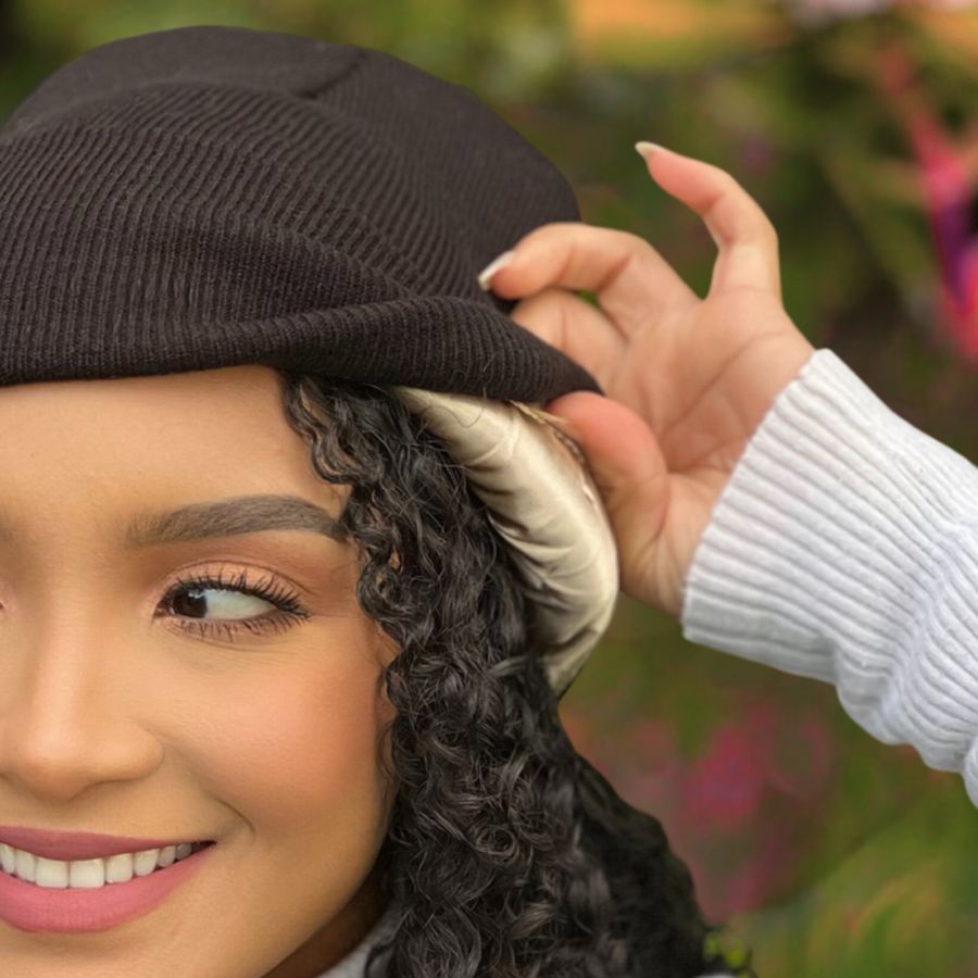 Gorro beanie con forro de satín, negro - Curlycosas