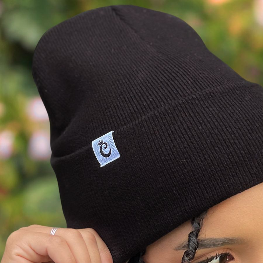 Gorro beanie con forro de satín, negro - Curlycosas