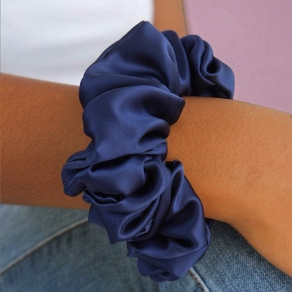 Scrunchie de satín - Curlycosas